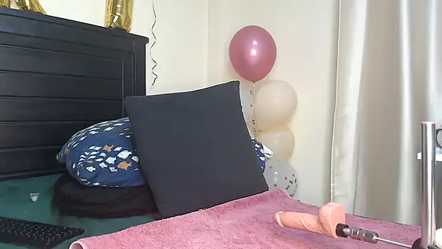 NIKKIE LOVE online show from 24, 1, 2025