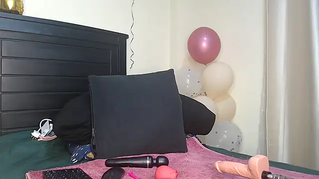 NIKKIE LOVE online show from 26, 1, 2025