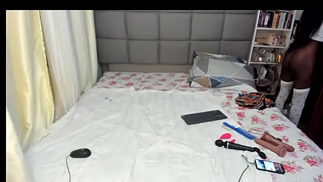 Snapshot of suhaila_suus chatting on 24, 12, 2024 suhaila suus online show from 24, 12, 2024