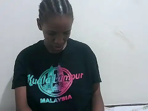 Snapshot of prettybeee chatting on 15, 12, 2025 prettybeee online show from 15, 12, 2025