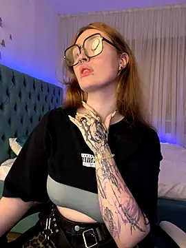 Snapshot of _Chlo__e chatting on 11, 10, 2025 Chlo e online show from 11, 10, 2025