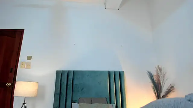 Nina Cavaali online show from 7, 2, 2025