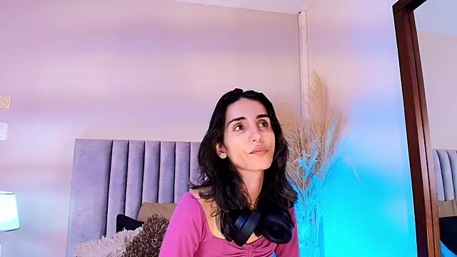 Nina Cavaali online show from 25, 10, 2025