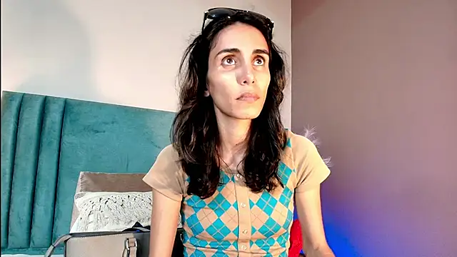 Nina Cavaali online show from 28, 10, 2025