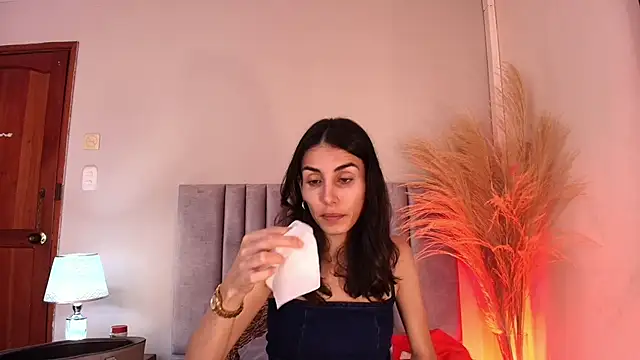 Nina Cavaali online show from 11, 11, 2025