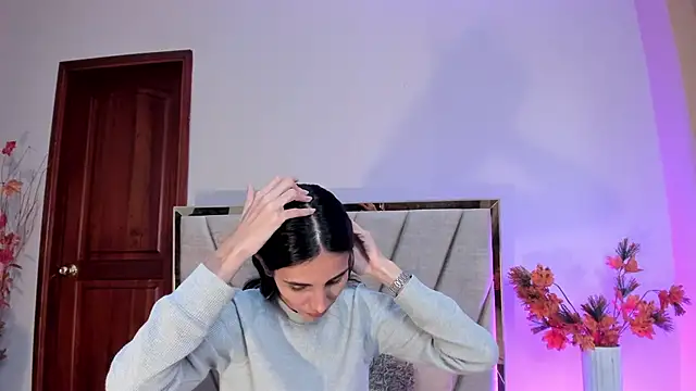 Nina Cavaali online show from 13, 11, 2025