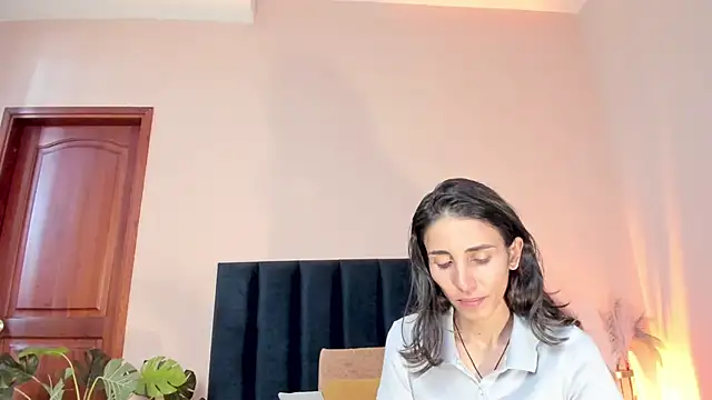 Nina Cavaali online show from 17, 11, 2025