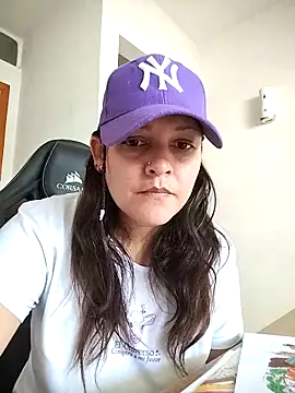 Mia Hampton online show from 28, 3, 2026