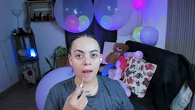 Cuttiealice online show from 19, 1, 2025