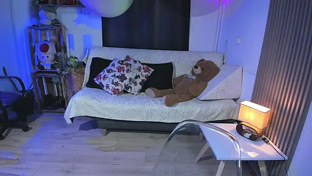 Cuttiealice online show from 8, 2, 2025