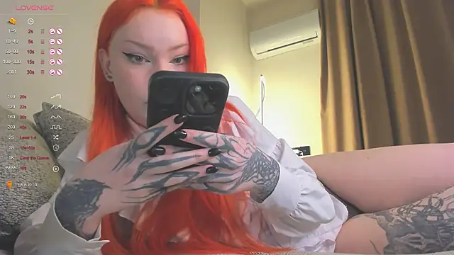 Snapshot of KahasaniTS chatting on 15, 12, 2025 KahasaniTS online show from 15, 12, 2025