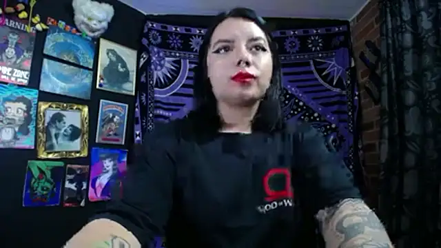 Yourmadame P online show from 6, 11, 2025