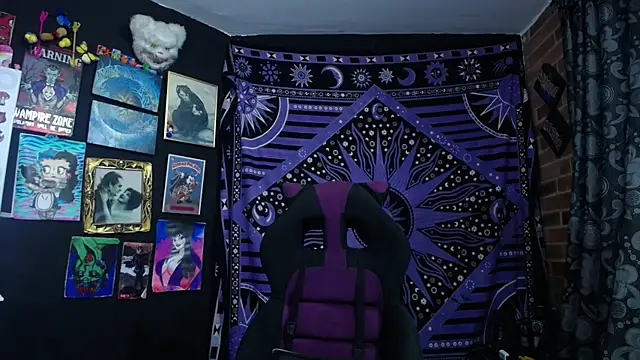 Yourmadame P online show from 18, 12, 2025