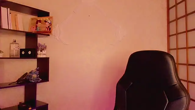 KateCuddle online show from 10, 2, 2025