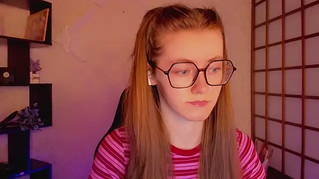 KateCuddle online show from 25, 2, 2025