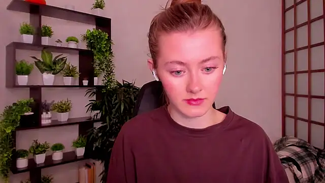 KateCuddle online show from 1, 10, 2025