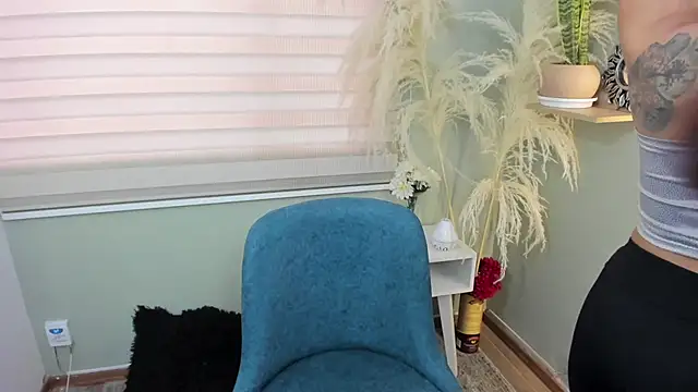 Snapshot of julieta_evans_ chatting on 13, 11, 2025 julieta evans online show from 13, 11, 2025