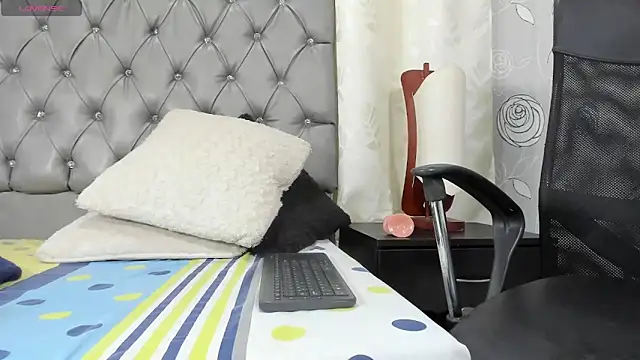 luna evaa online show from 5, 1, 2026