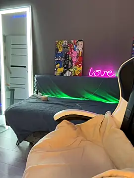 julia fly online show from 6, 10, 2025