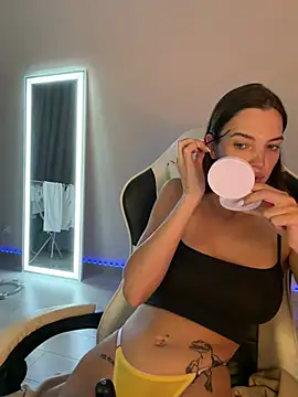 Snapshot of julia_fly chatting on 22, 5, 2026 julia fly online show from 22, 5, 2026