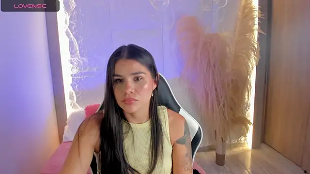 dominique25  online show from 13, 4, 2026