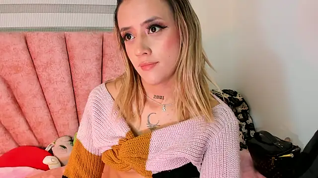 Snapshot of Sabrina_Cole chatting on 1, 3, 2025 Sabrina Cole online show from 1, 3, 2025