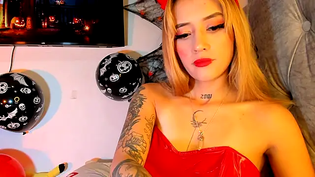 Snapshot of Sabrina_Cole chatting on 2, 11, 2025 Sabrina Cole online show from 2, 11, 2025