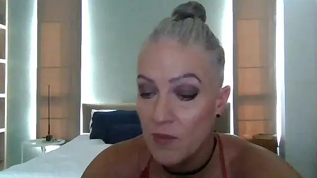 Snapshot of Devon2020 chatting on 12, 11, 2025 Devon2020 online show from 12, 11, 2025