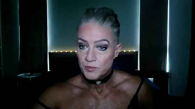 Snapshot of Devon2020 chatting on 24, 11, 2025 Devon2020 online show from 24, 11, 2025