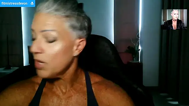 Snapshot of Devon2020 chatting on 9, 5, 2026 Devon2020 online show from 9, 5, 2026
