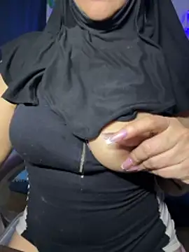 Snapshot of Jameela chatting on 13, 11, 2025 Jameela online show from 13, 11, 2025