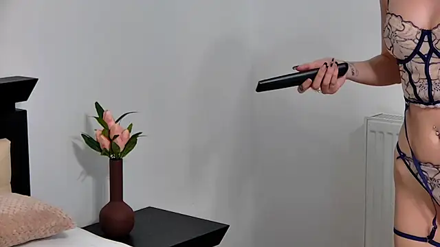 Sierra Halle online show from 11, 3, 2025