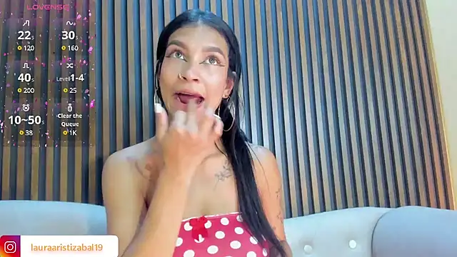 LauraAristizabal online show from 1, 2, 2025