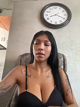 LauraAristizabal online show from 7, 3, 2025