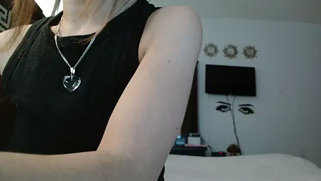 Snapshot of MINI_Petite chatting on 7, 5, 2026 MINI Petite online show from 7, 5, 2026