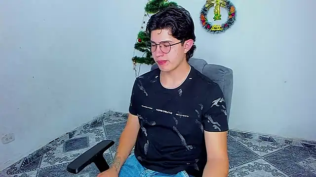 Snapshot of patrik_027 chatting on 4, 12, 2024 patrik 027 online show from 4, 12, 2024