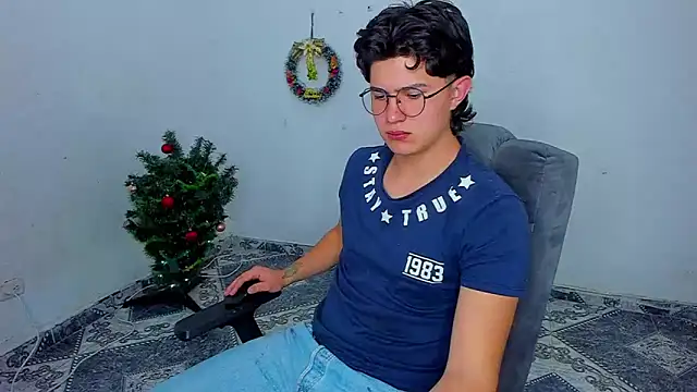Snapshot of patrik_027 chatting on 10, 12, 2024 patrik 027 online show from 10, 12, 2024