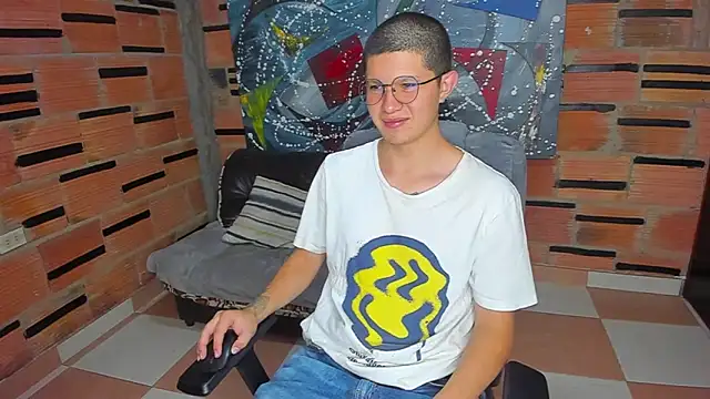 Snapshot of patrik_027 chatting on 17, 2, 2025 patrik 027 online show from 17, 2, 2025