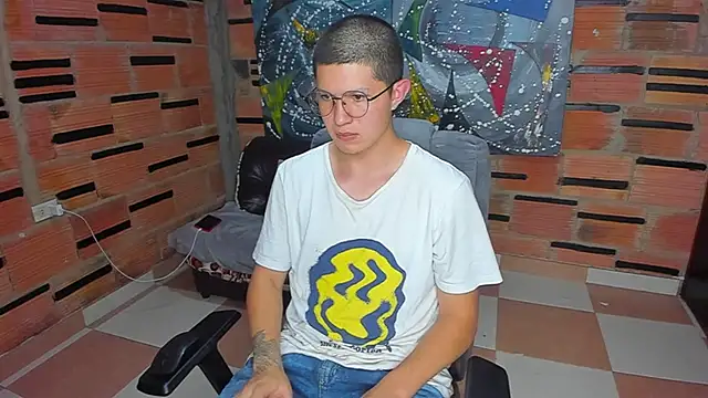 Snapshot of patrik_027 chatting on 17, 2, 2025 patrik 027 online show from 17, 2, 2025