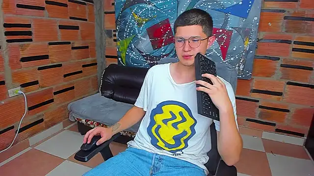 Snapshot of patrik_027 chatting on 7, 3, 2025 patrik 027 online show from 7, 3, 2025