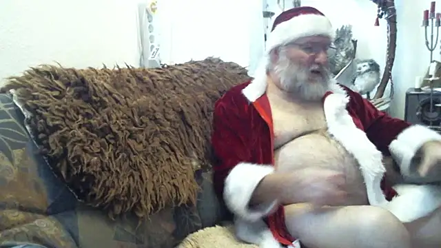 Snapshot of SexySantaC chatting on 15, 12, 2024 SexySantaC online show from 15, 12, 2024