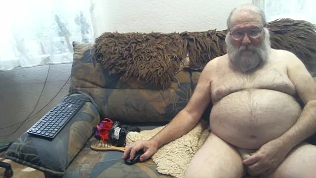 Snapshot of SexySantaC chatting on 13, 1, 2025 SexySantaC online show from 13, 1, 2025