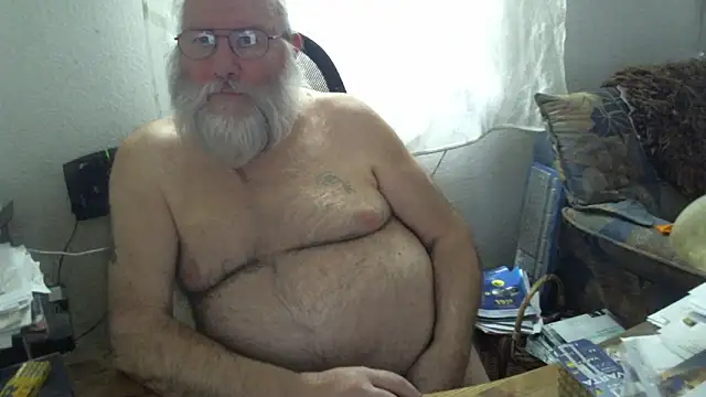 Snapshot of SexySantaC chatting on 5, 2, 2025 SexySantaC online show from 5, 2, 2025