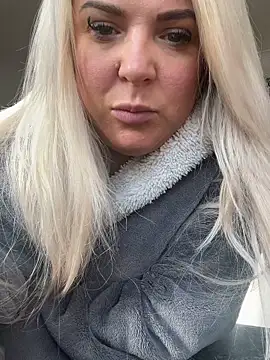 Bustyblondebabe32 online show from 4, 3, 2026