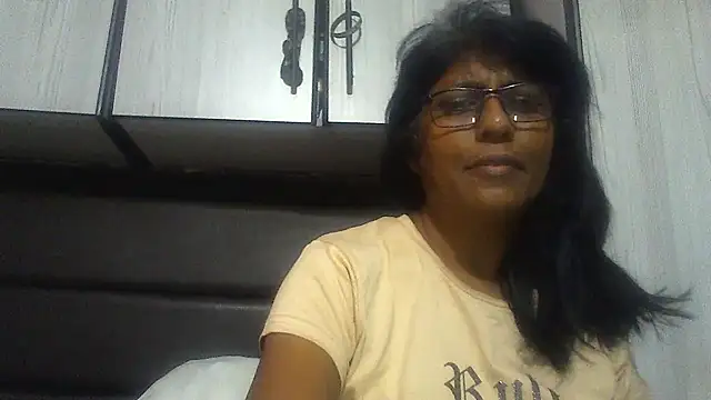 Snapshot of MsAttitude chatting on 18, 2, 2025 MsAttitude online show from 18, 2, 2025