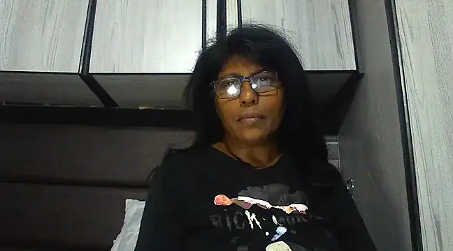 Snapshot of MsAttitude chatting on 10, 3, 2025 MsAttitude online show from 10, 3, 2025