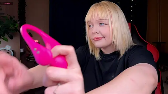 LisaLaas online show from 12, 10, 2025