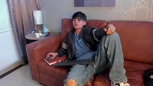 Snapshot of AcidMilo chatting on 7, 12, 2024 AcidMilo online show from 7, 12, 2024