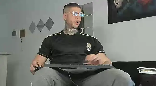  jamesleandros1 online show from 28, 2, 2025