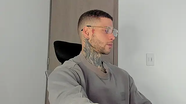  jamesleandros1 online show from 15, 1, 2026